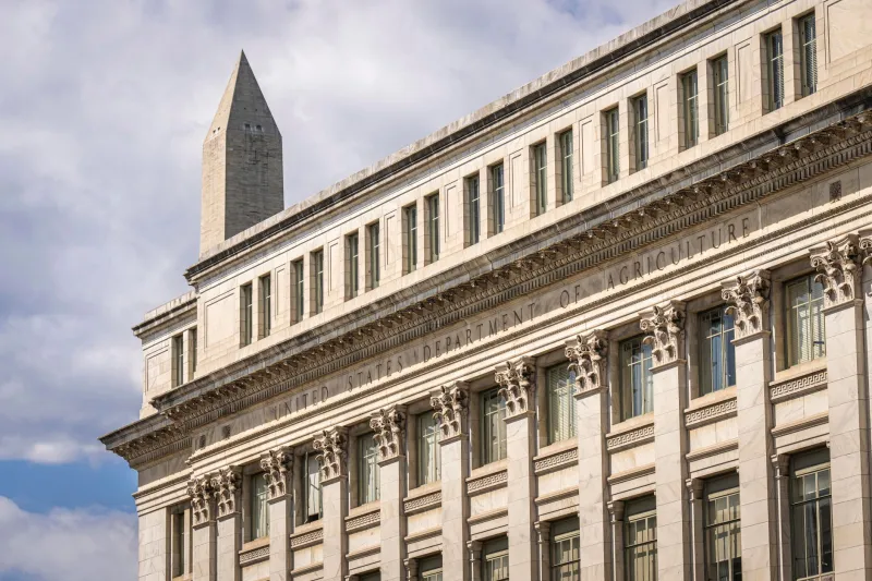 Reading Between the Lines: How Savvy Traders Decode Fed Minutes Before the Market Catches On